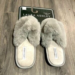 Laura Ashley memory’s foam slippers for women. New. Size M (6 1/2-7 1/2)